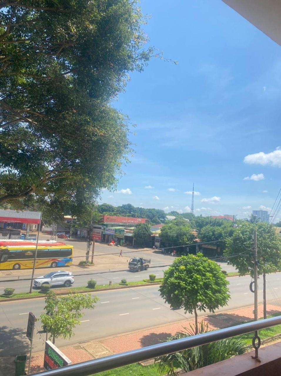 Khach San Ban Me Xanh Hotel Buon Ma Thuot Exterior photo