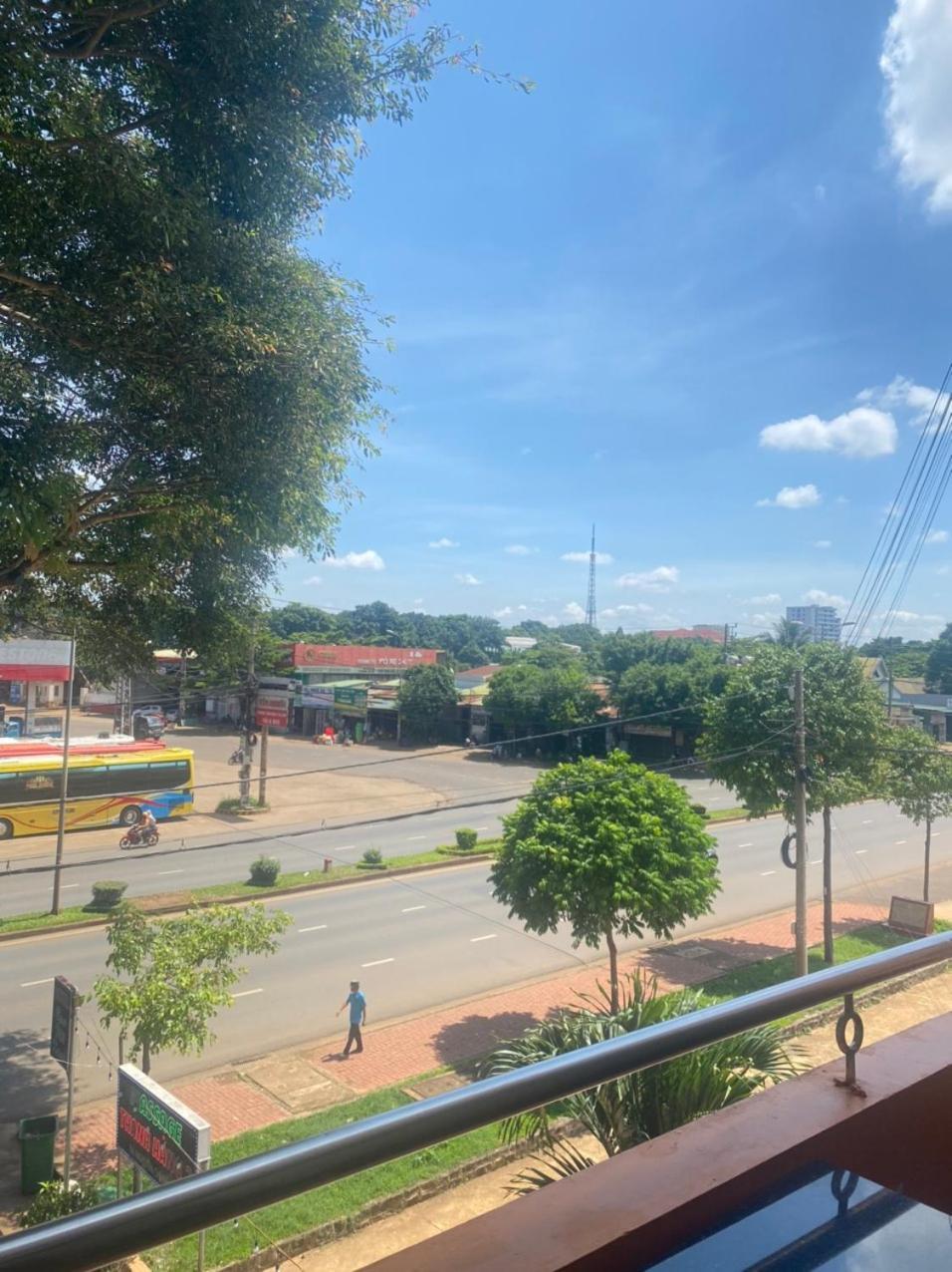 Khach San Ban Me Xanh Hotel Buon Ma Thuot Exterior photo